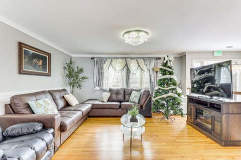 House (4 Bedrooms) | Front of property