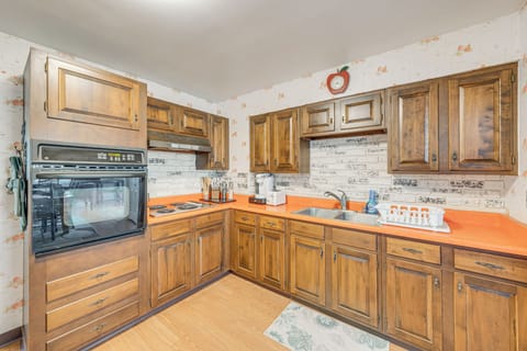 House (2 Bedrooms) | Interior