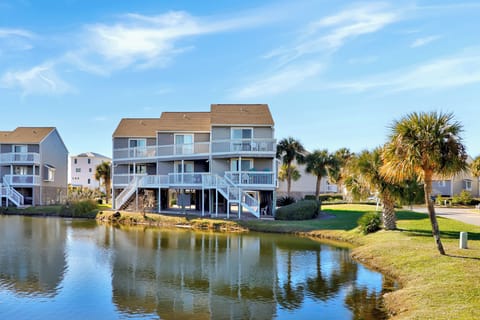 End Unit Located on Pond