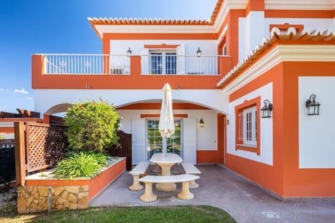 Family Villa, Garden View | Outdoor dining