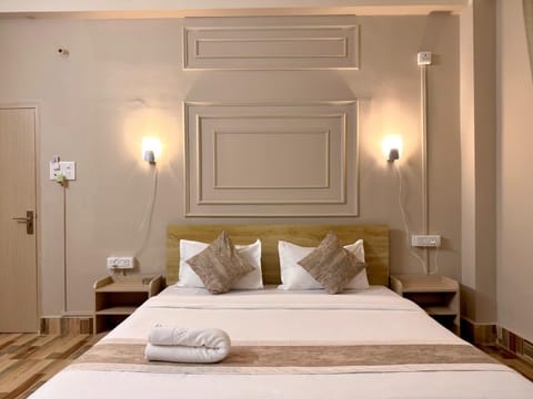 Laptop workspace, free WiFi, bed sheets