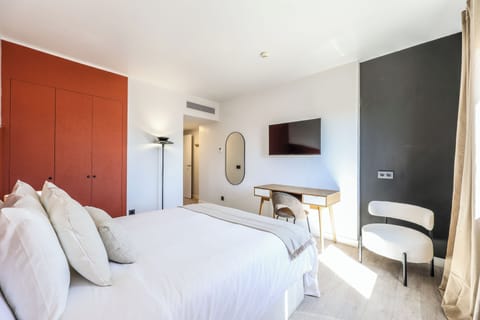 Family Quadruple Room | Desk, laptop workspace, free WiFi