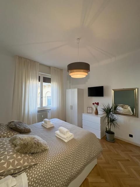 Blackout drapes, iron/ironing board, free WiFi