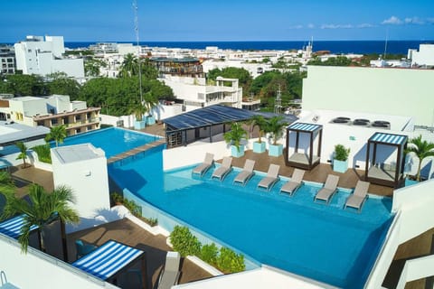 Infinity pool with the best view of the sea and downtown Playa del Carmen