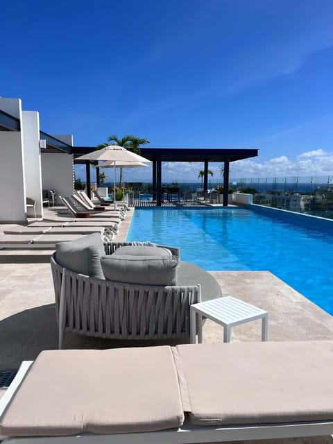 Enjoy another breathtaking pool view.