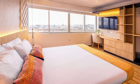 Double Room, City View | Soundproofing, free WiFi