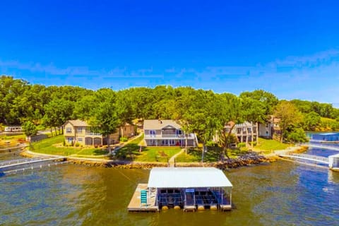 Enjoy the ultimate lakefront getaway with stunning views, a private dock, and peaceful surroundings. Perfect for boating, swimming, and creating unforgettable memories right on the water’s edge.