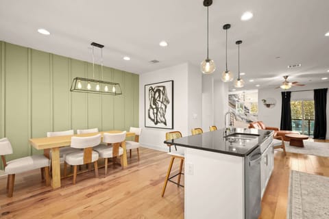 Stunning 3BR Lux 3-Level | Downtown Austin Apartment in Montopolis