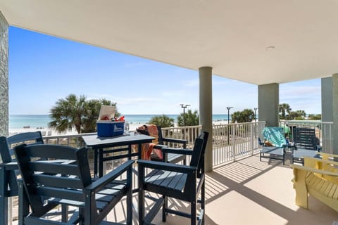Large Furnished Gulf-Front Balcony