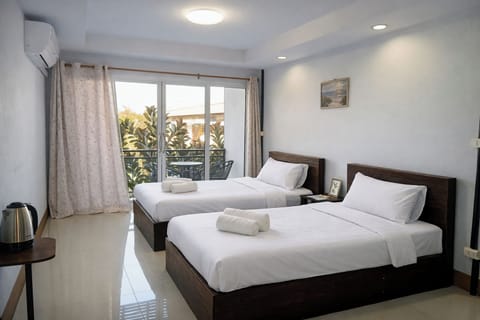 Deluxe Twin Room | Desk, rollaway beds, free WiFi, bed sheets