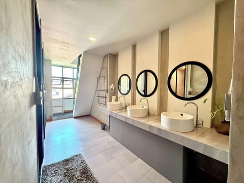 Shared Dormitory | Bathroom | Shower, free toiletries, towels, soap