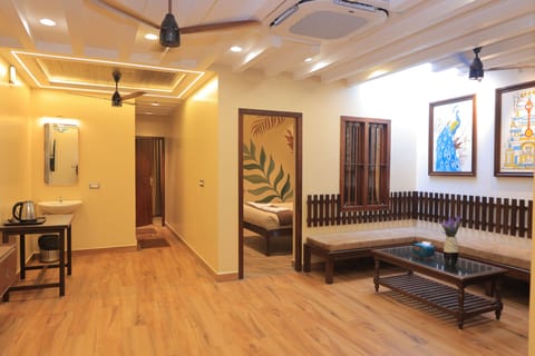 Family Quadruple Room | Living area