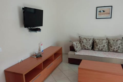Apartment (One bedroom apartment) | Living room | 32-inch flat-screen TV with satellite channels