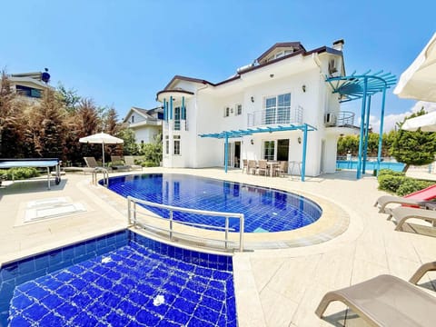 House | 6 bedrooms