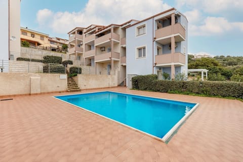 Holiday Home Swimming Pool