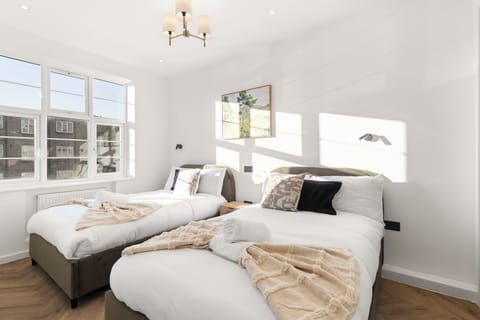 3 bedrooms, WiFi (free), bed sheets