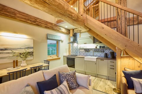 Cabin on the Loch, Stichill - Host & Stay