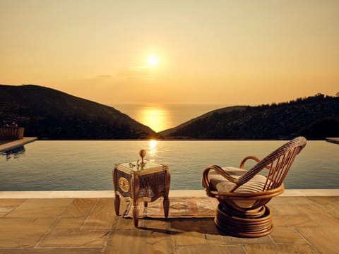 Seasonal outdoor pool, sun loungers