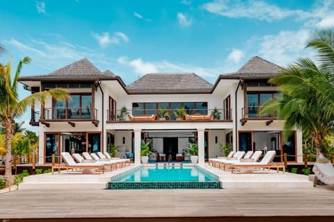 Welcome to Koha Kai, a bespoke Bali-inspired oceanfront estate in Cayman Kai. 