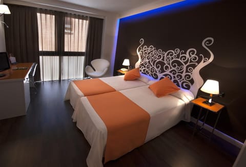 In-room safe, desk, soundproofing, free WiFi