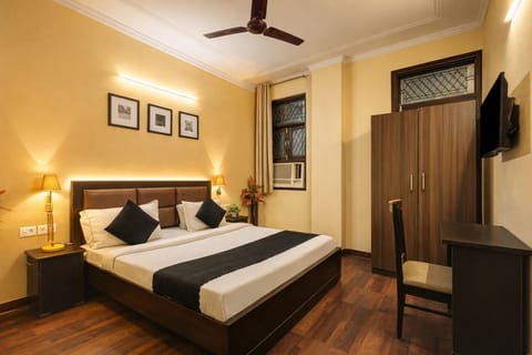 Classic Room, Smoking, Housekeeping | Desk, laptop workspace, free WiFi