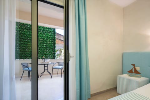 Comfort Triple Room | Individually decorated, desk, laptop workspace, iron/ironing board