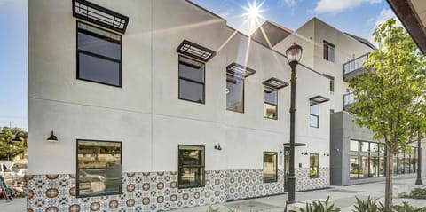 Small on size, big on impact. This modern exterior is everything.