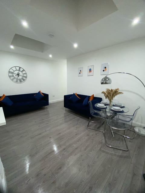 Spacious living room