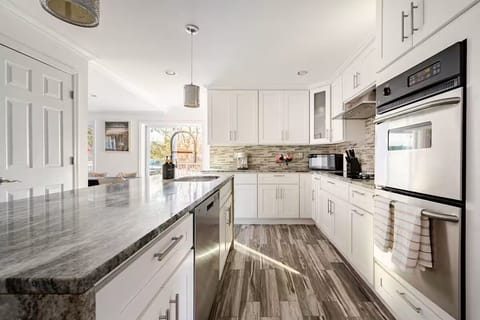 Luxury House, Patio, Garden View | Private kitchen | Coffee/tea maker, shared fridge, shared microwave, electric kettle