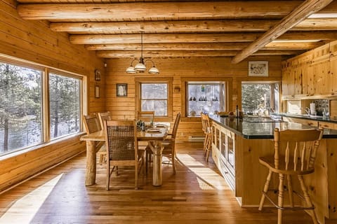 Kitchen & Dining Area