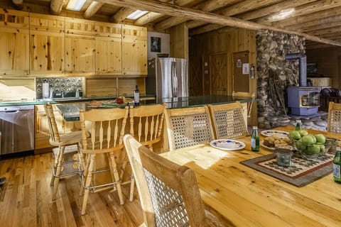 Kitchen & Dining Area