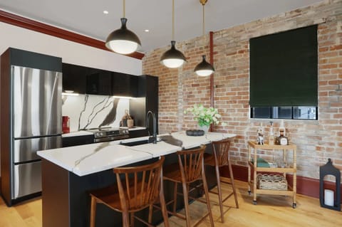 Luxury Apartment, 4 Bedrooms, Air conditioning | Private kitchen | Coffee/tea maker