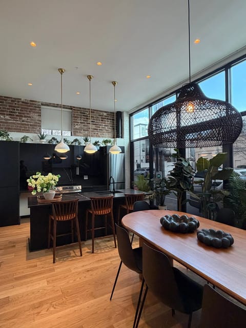 Luxury Apartment, 4 Bedrooms, Kitchen | Private kitchen | Coffee/tea maker