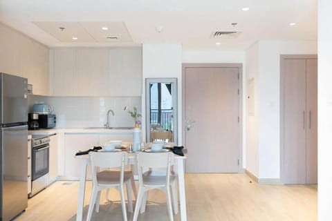 Apartment, Balcony, Park View | Private kitchen | Electric kettle, toaster