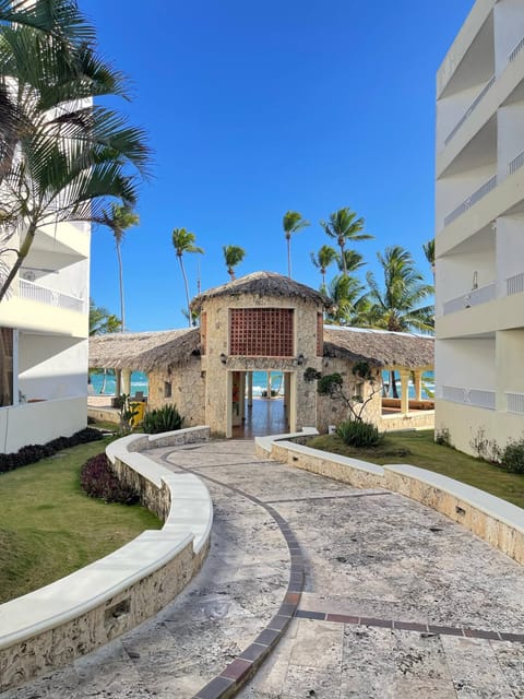 Apartment, 1 Bedroom, Smoking, Balcony | Property grounds