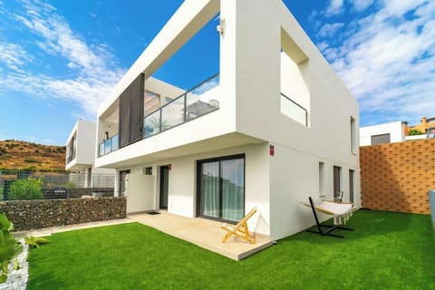 Beautiful view of the townhouse and garden area