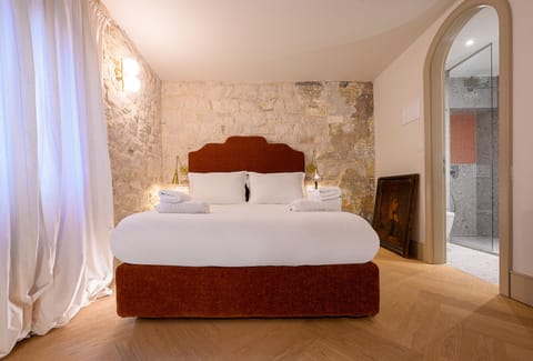 Spacious bedroom with en suite bathroom 