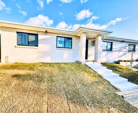 Charming 2-Bedroom Home with Private Entrance, Fully Fenced, Kitchen & Living
