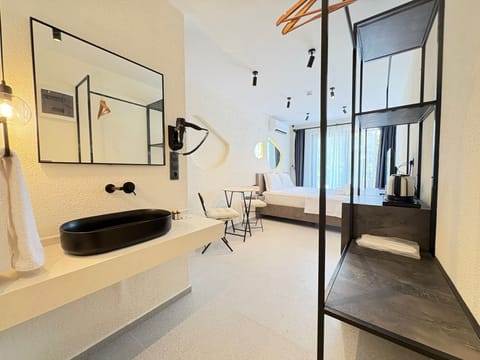 Double Room, Private Bathroom | Laptop workspace, free WiFi