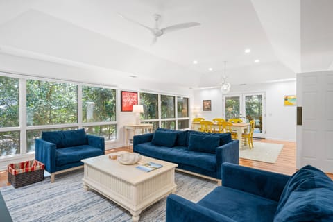 28 Battery Road | Stylish and spacious living room - 28 Battery Road | Stylish and spacious living room