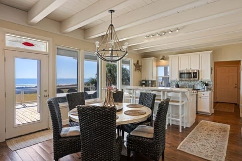 House, 5 Bedrooms | Dining