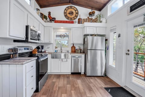 Spacious full size kitchen