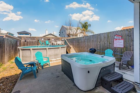 Hot Tub and Pool in Backyard