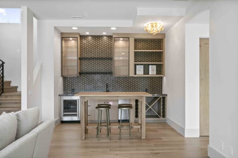 Indoors, Floor, Architecture, Building, Dining Room