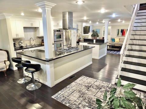 Apartment, Multiple Beds, Patio (LB Peninsula) | Private kitchen