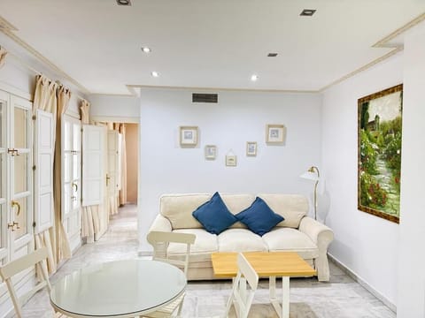Apartment, Balcony, City View | Living area
