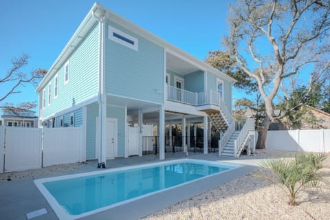 Exterior - Back / Pool Area