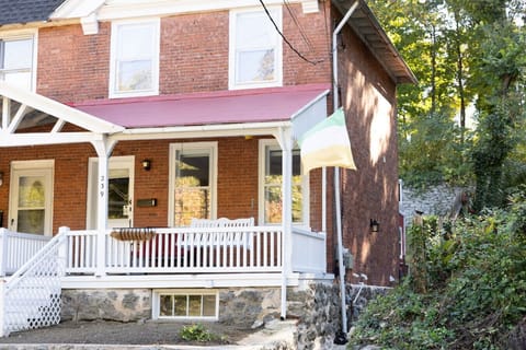 Private second-floor residence with its own entrance