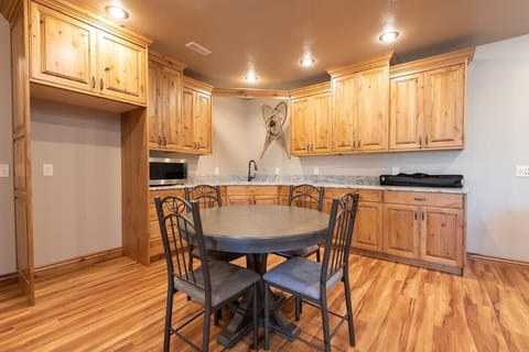 Enjoy the kitchenette with table and chairs in the basement.