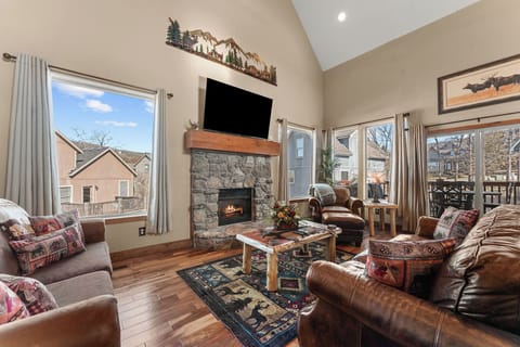 Big Antler Lodge! • Private Hot Tub • 2 Pools • Best Location • Branson Canyon House in Ridgedale